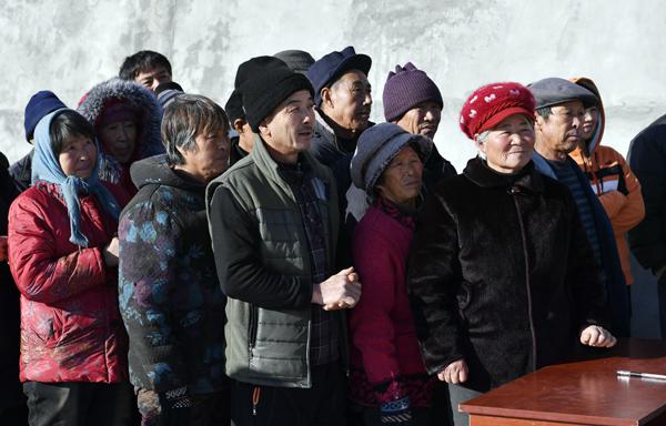 慰问活动深得村民欢迎___.jpg