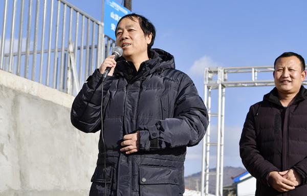 蔡建辉校长在物资发放现场讲话___.jpg